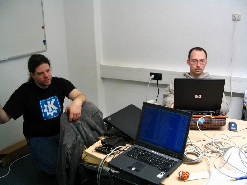 File:KDE PIM Meeting Osnabrueck 3 Discussing and hacking.jpg